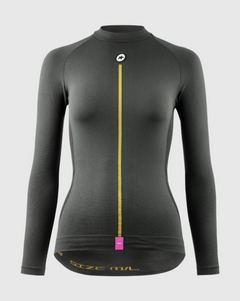 ASSOS Women's Spring/Fall LS Skin Layer P1, front view on model, showcasing ergonomic fit and seamless construction.