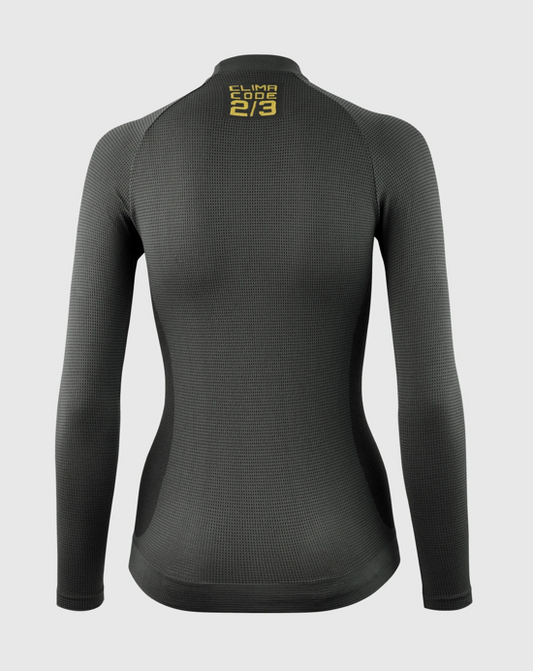 Side profile of the ASSOS Women’s Spring/Fall LS Skin Layer P1 showcasing its contoured ergonomic fit for cycling comfort. 