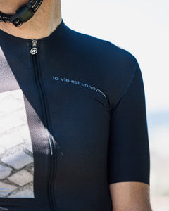 Approved Cycling SUMMER CYCLING JERSEY FRANCE LTD. W - Black: back view showcasing ergonomic paneling. High performance. 104…