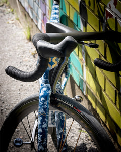 Detail of Nich Legends 4 Ultegra Di2 rear derailleur, precise electronic shifting system