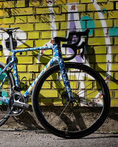Nich Legends 4 road bike side profile, Ultegra Di2 groupset, Silk Road 5.5 wheels, carbon frame
