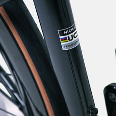 Nich Faith Road Bike, overhead shot looking down at top tube, integrated cables visible
