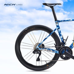 Nich Legend road bike with Vittoria N.EXT Tubeless tires 700x28, ready for optimal grip and speed.