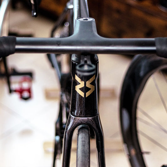 Nich Legends 4 road bike detail, Ultegra Di2 50/34 crankset and bottom bracket housing.