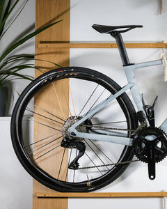 Top-down view of Nich Legends 4 road bike, highlighting integrated cabling and cockpit design.