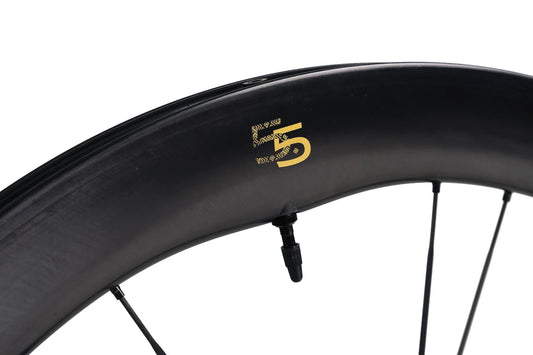 Close-up of the ATEM SilkRoad 5.5 wheel's asymmetric curve, highlighting its innovative design for superior wind control.