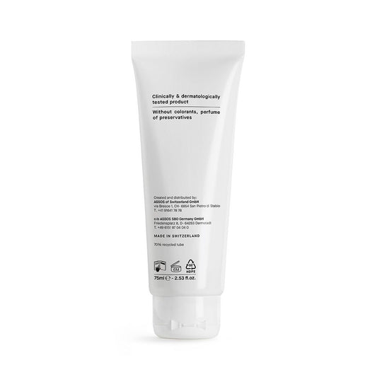 ASSOS Skin Repair Gel Evo 75ml, close-up of texture, emphasizing gentle, non-irritating formula for cyclist skin repair.