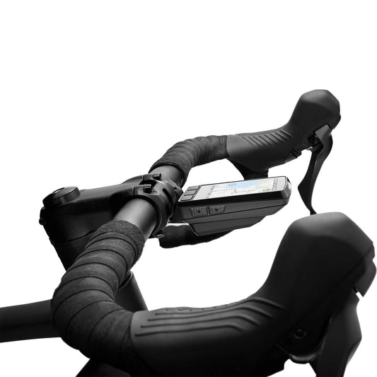 Wahoo ELEMNT Roam V3 head unit mounted on handlebars, demonstrating its aerodynamic profile and integrated GPS.