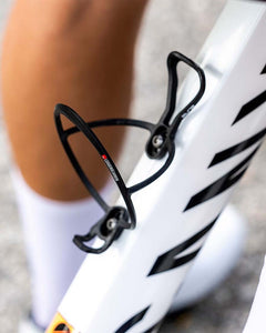 Elite Leggero Carbon 2.5 bottle cage on a bicycle, original lifestyle photo