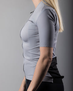 APPROVED CYCLING SUMMER CYCLING JERSEY APPROVED ITALY LTD. - Grey: detail of collar construction, low-profile zip garage