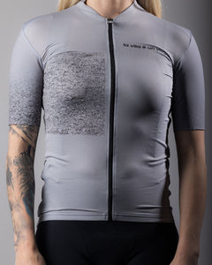 APPROVED CYCLING SUMMER CYCLING JERSEY APPROVED ITALY LTD. - Grey: side profile, seamless arm grippers, movement focus