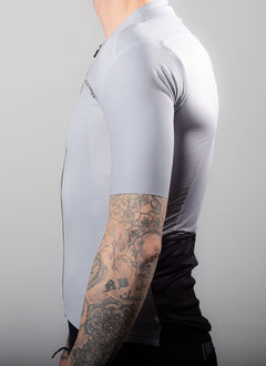 APPROVED CYCLING SUMMER CYCLING JERSEY APPROVED ITALY LTD. - Grey: close-up, ASSOS-inspired technical fabric for breathabili…